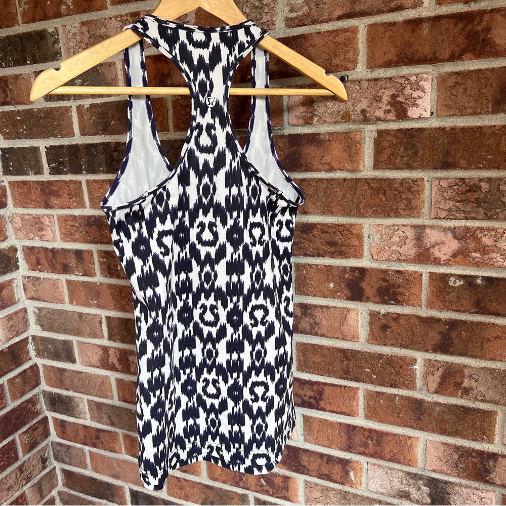 Lululemon Athletica Women's Ikat Cool Racerback Tank Size  4 Logo All-Over-Print